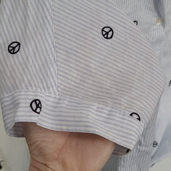 Button up Size Small - Picture 6 of 8